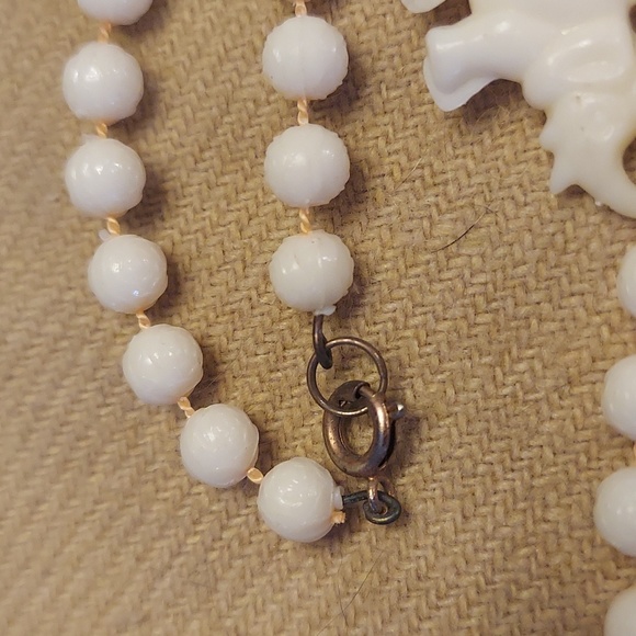 Vintage Celluloid Elephant Pendant Molded Rosebud Beaded Necklace - Picture 6 of 7